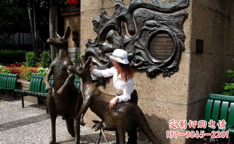 辽阳袋鼠雕塑——装点步行街的美丽风景