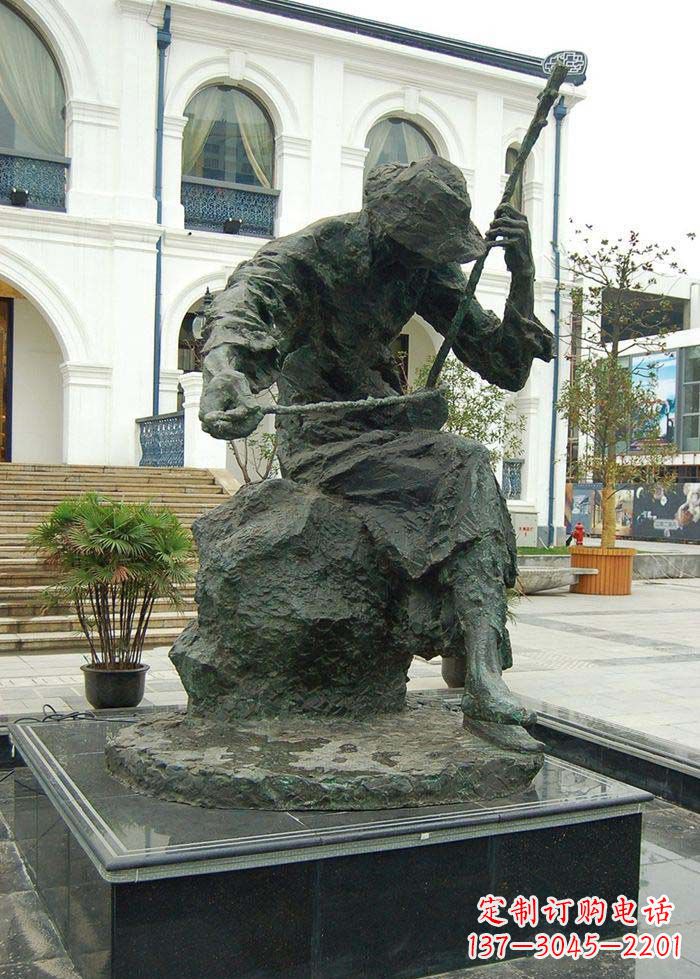 辽阳节奏轻快的二胡雕塑