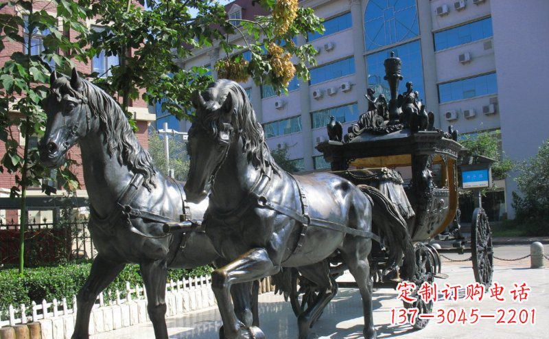 辽阳马车雕塑西方步行街的瑰宝