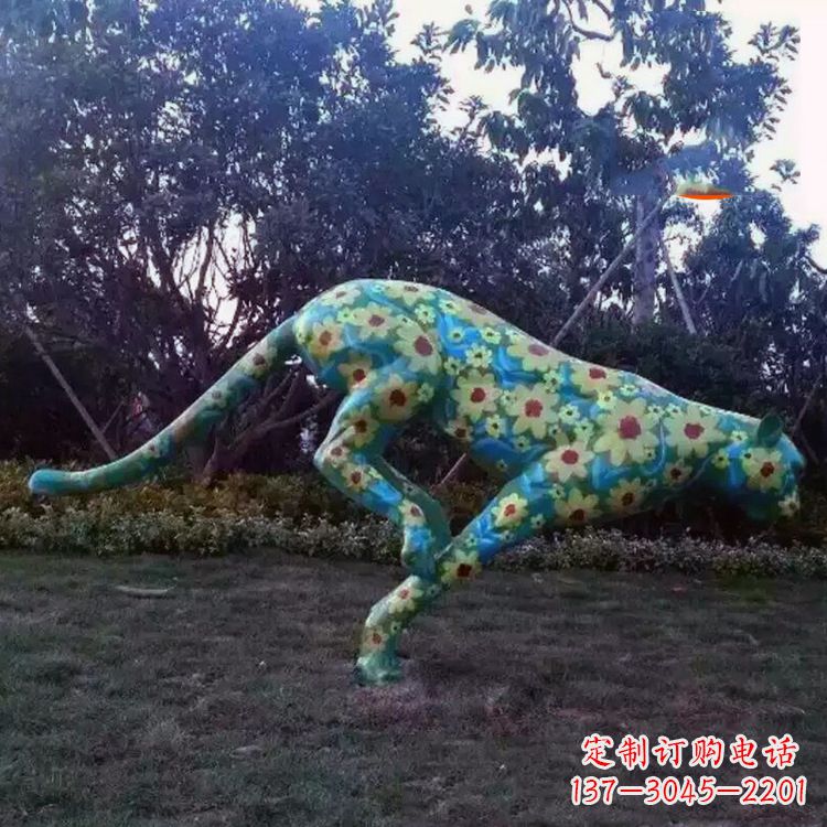 辽阳玻璃钢彩绘豹子雕塑艺术与自然的完美结合