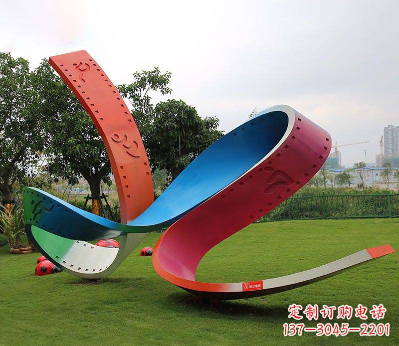 辽阳动态彩色不锈钢胶卷雕塑