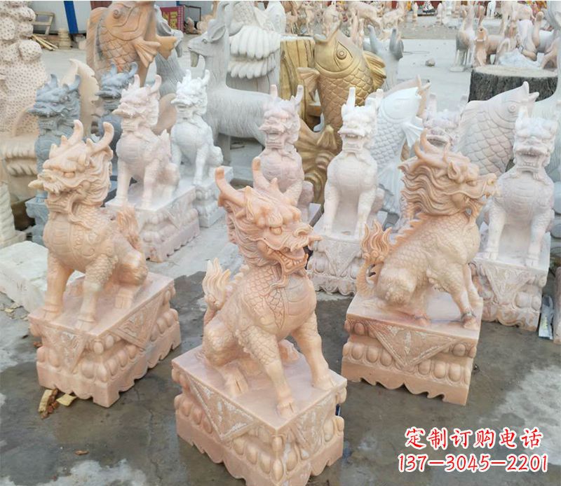 辽阳踩球晚霞红门口镇宅石雕麒麟