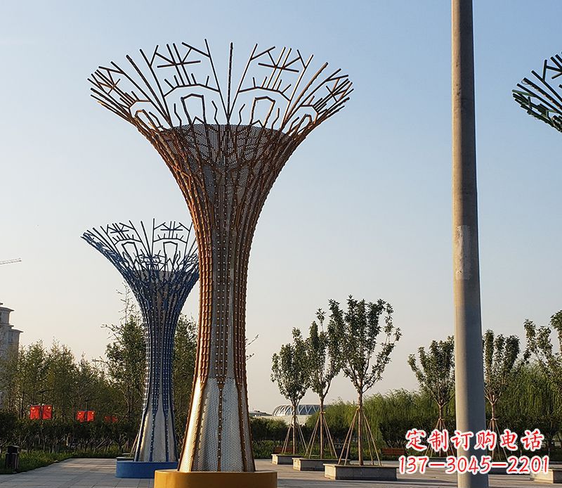 辽阳城市景观的点缀——不锈钢树叶雕塑