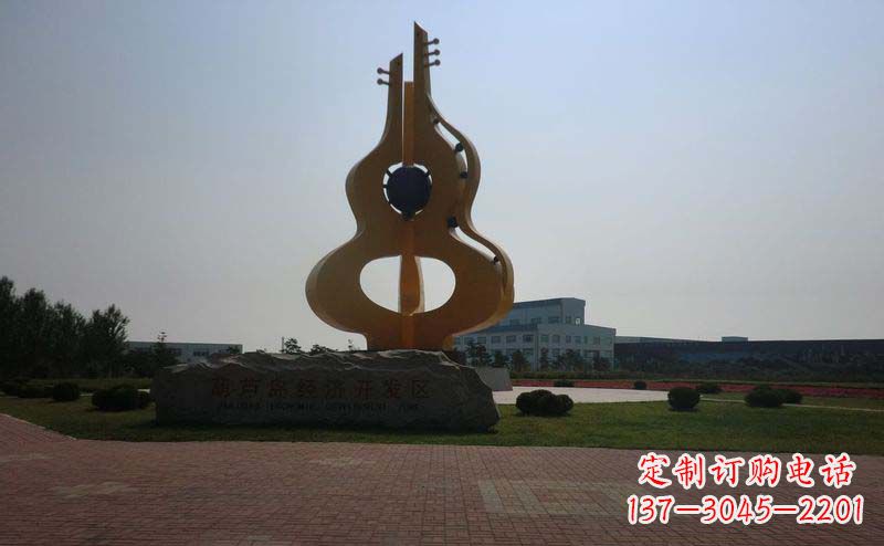 辽阳城市的不锈钢葫芦雕塑