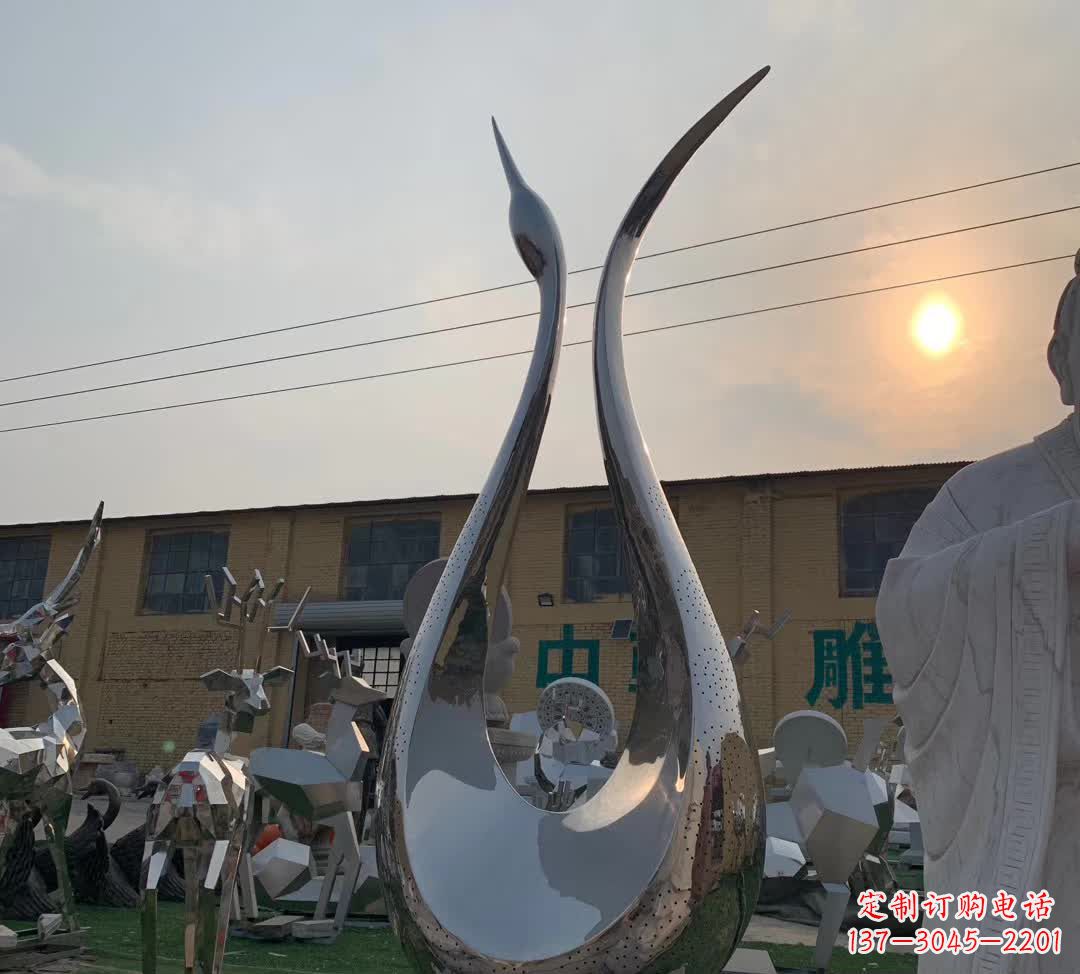辽阳城市不锈钢镜面天鹅雕塑