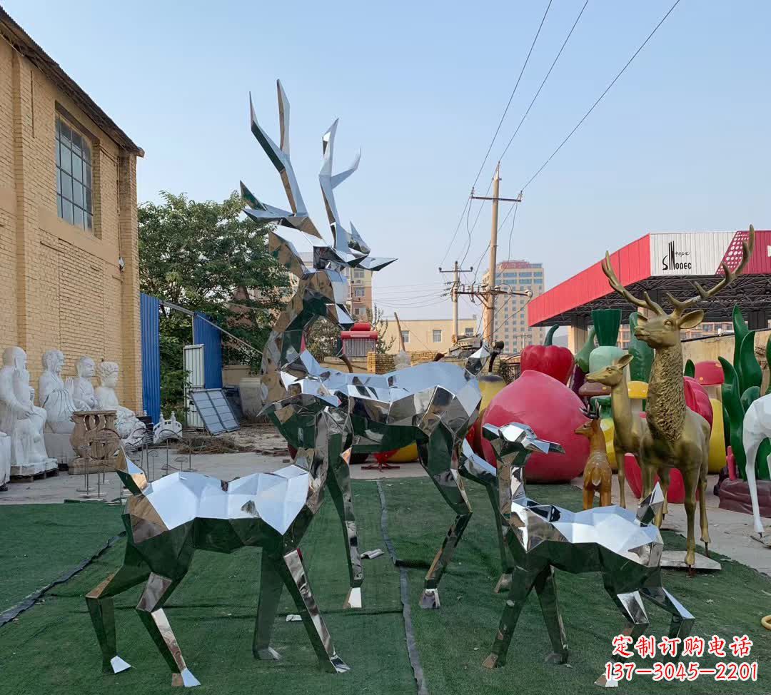 辽阳梅花鹿雕塑一种独特的城市装饰