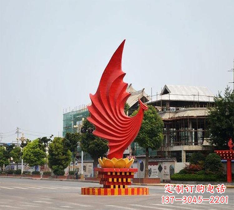 辽阳凤凰雕塑为城市街边增添美丽