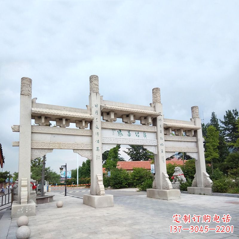 辽阳城市街道无楼牌坊石雕