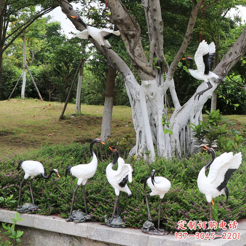 辽阳美丽的仙鹤雕塑