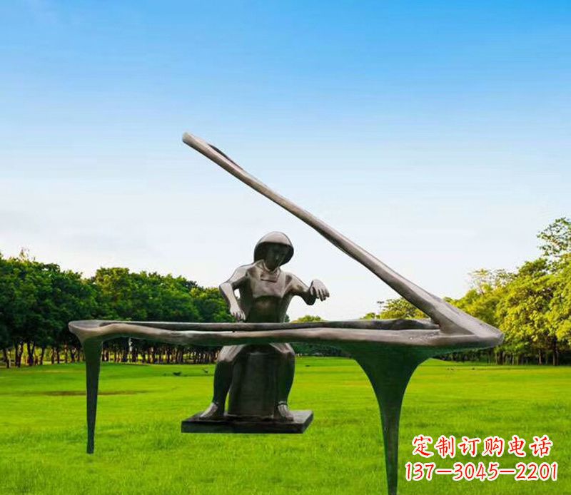 辽阳钢琴之音铸成雕塑