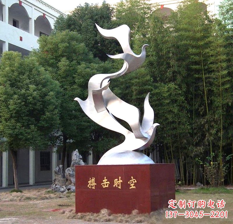 辽阳“和平鸽雕塑——象征着和平与爱”