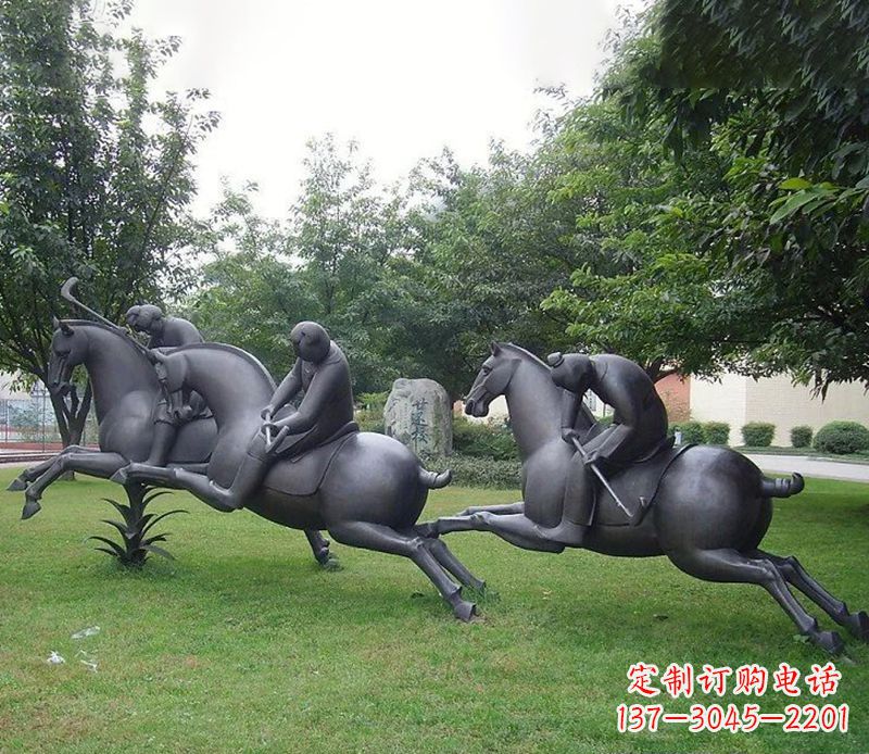 辽阳以骑马雕塑展示抽象人物