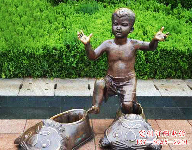 辽阳穿老虎鞋的小孩公园小品玻璃钢仿铜雕塑