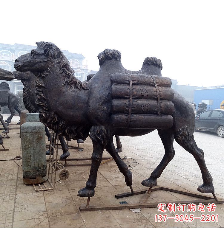 辽阳骆驼雕塑丝绸之路的象征