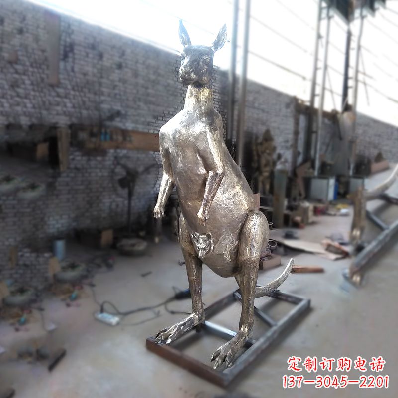 辽阳纯铜铸造的袋鼠雕塑