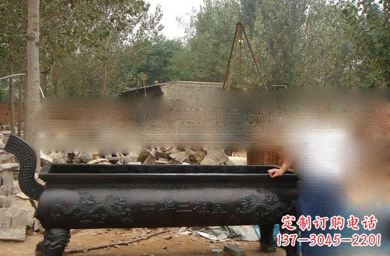 辽阳祠堂方形香炉铜雕