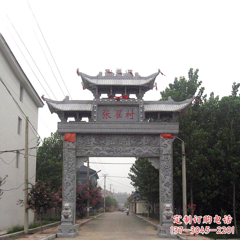 辽阳村口青石单门石牌坊
