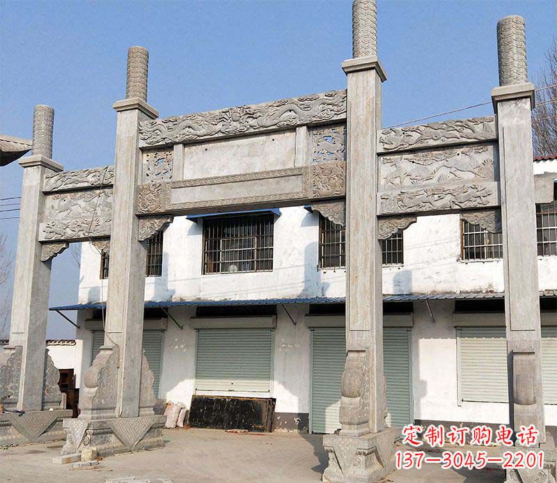 辽阳村口三门石牌坊石雕