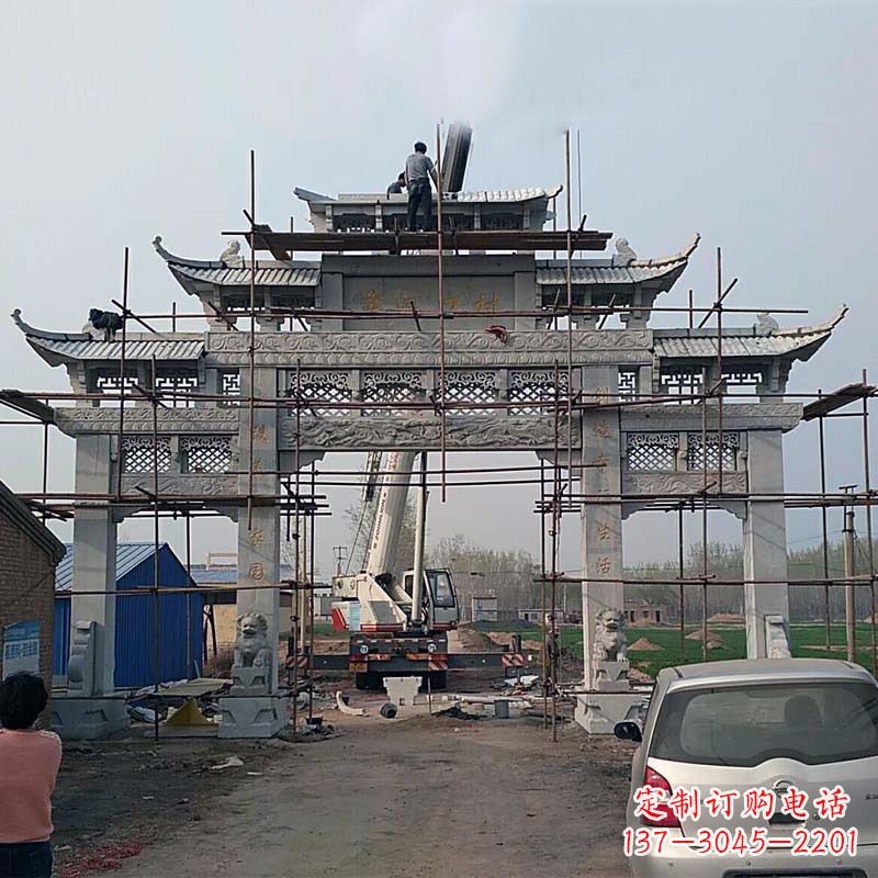 辽阳村落入口仿古石牌坊