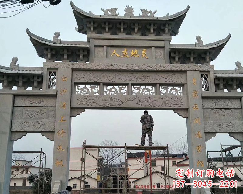 辽阳村庄牌坊石雕