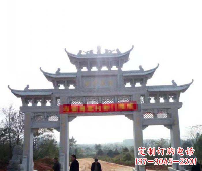 辽阳村庄三门石雕牌楼