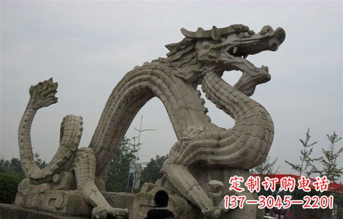 辽阳大理石龙雕塑,象征着力量与尊贵