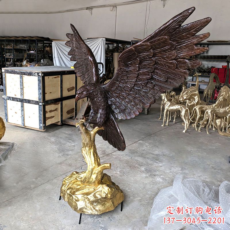 辽阳大鹏展翅老鹰铜雕