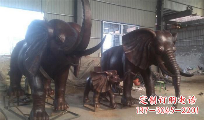 辽阳大象一家铜雕