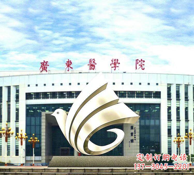 辽阳象征和平的鸽子雕塑
