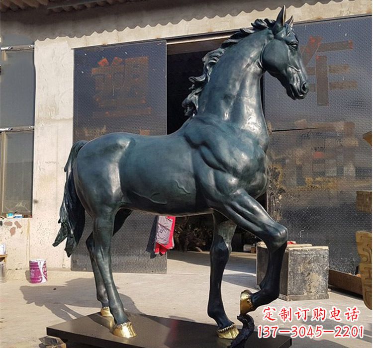 辽阳独特优雅的大型铸铜马雕塑