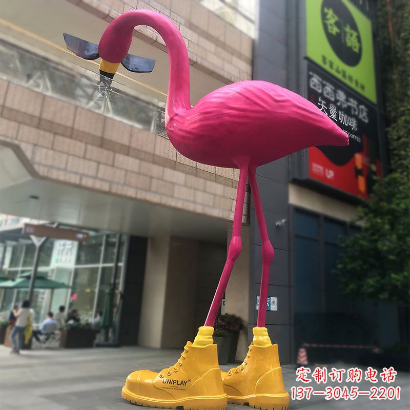 辽阳精美多彩的火烈鸟雕塑
