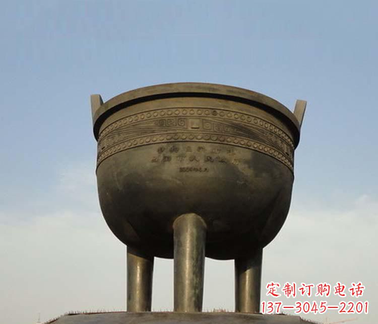 辽阳大型三足香炉铜雕