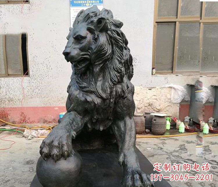 辽阳大型西方踩球狮子铜雕塑