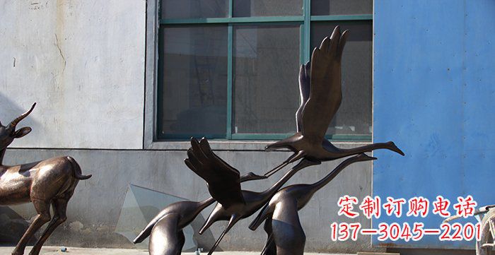 辽阳大雁飞翔铸铜雕塑