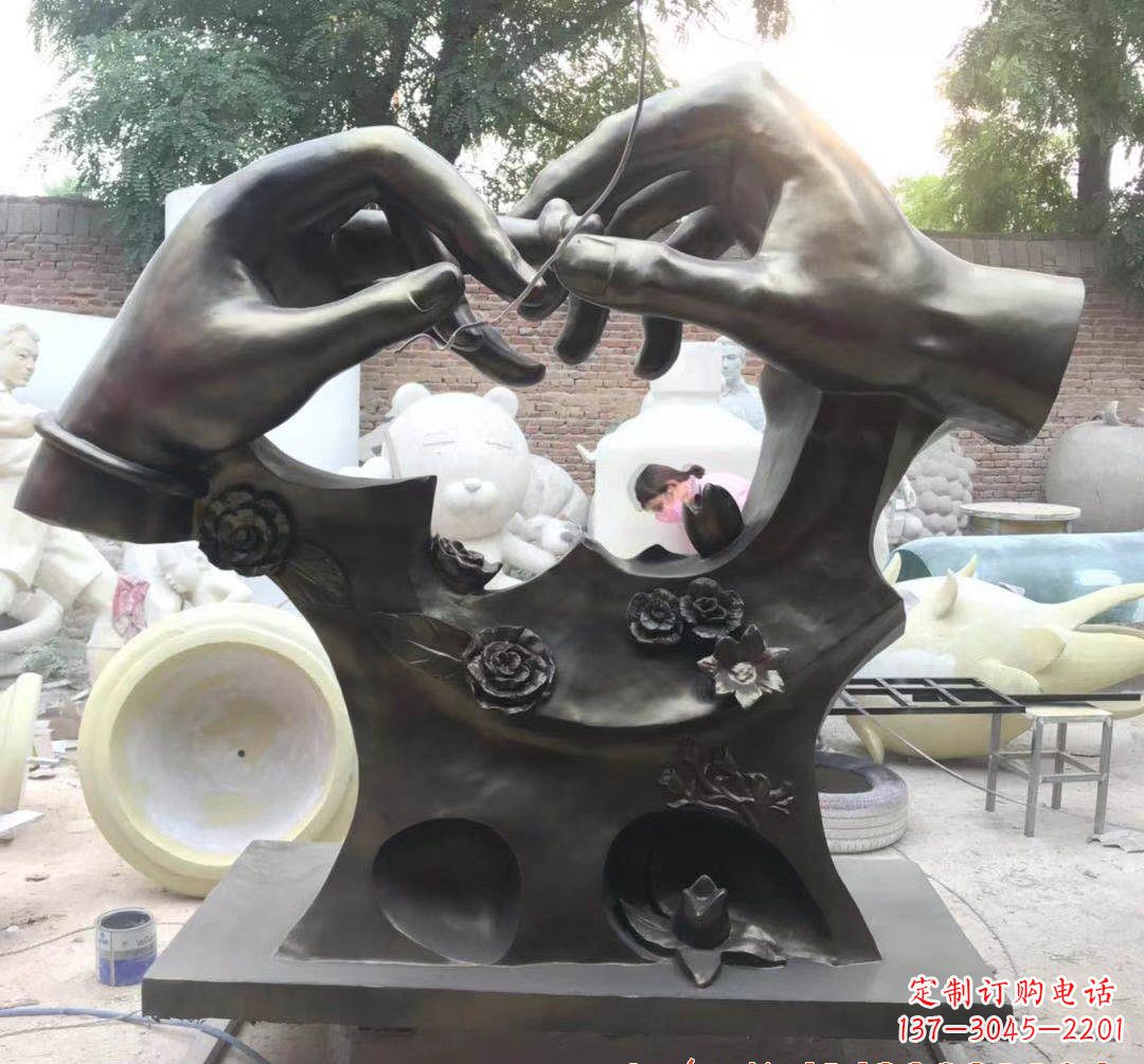 辽阳戴戒指景观铜雕