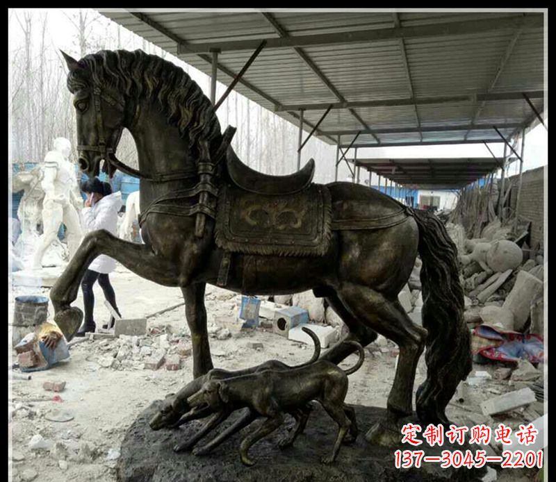 辽阳戴马鞍的马和狗铜雕