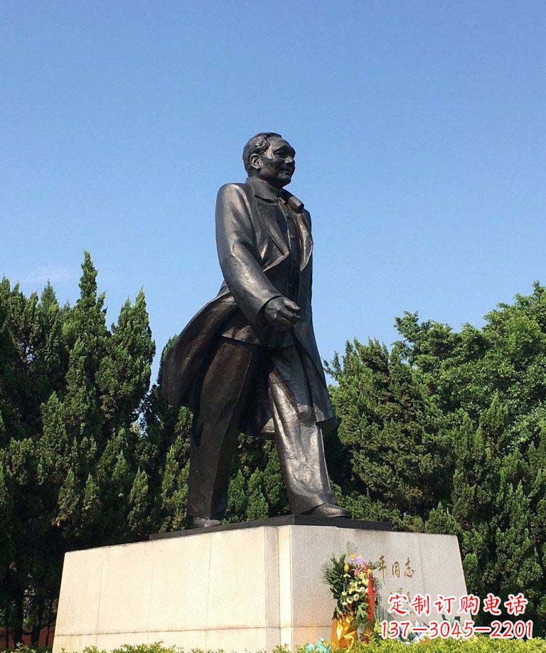 辽阳邓小平近代名人铜雕