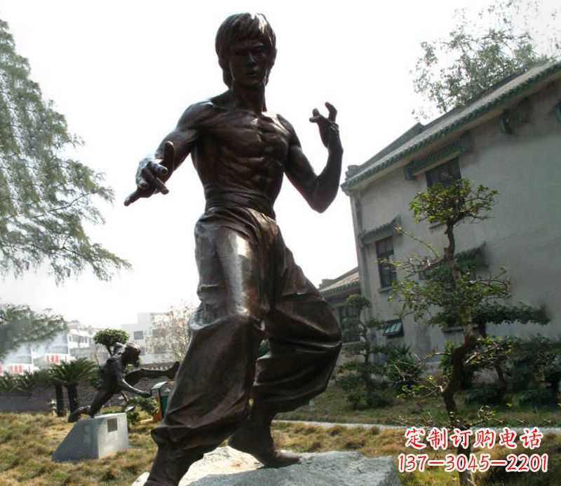 辽阳传奇人物李小龙铜雕