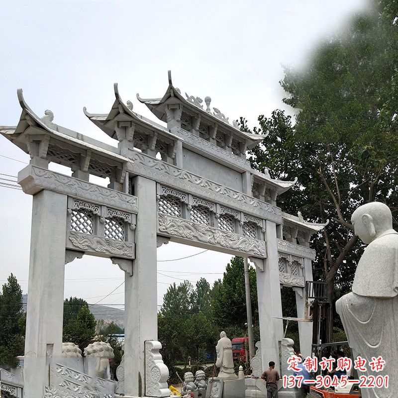 辽阳雕塑公园门口牌坊