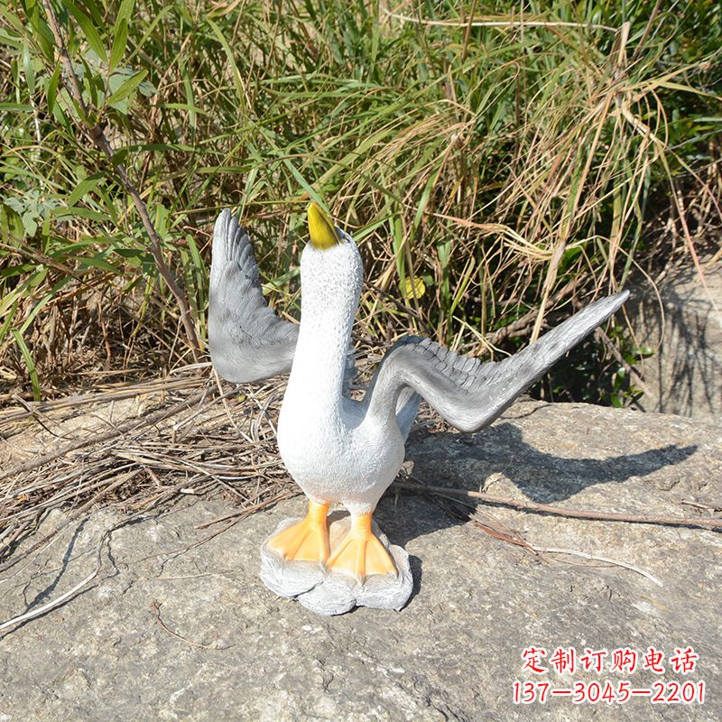 辽阳祈求和平的雕塑少女