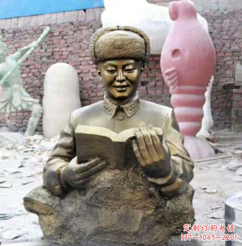 辽阳读书的雷锋铜雕