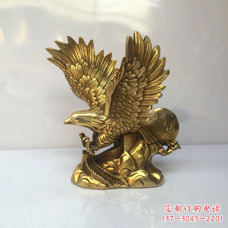 辽阳镀金铜雕老鹰雕塑摆件