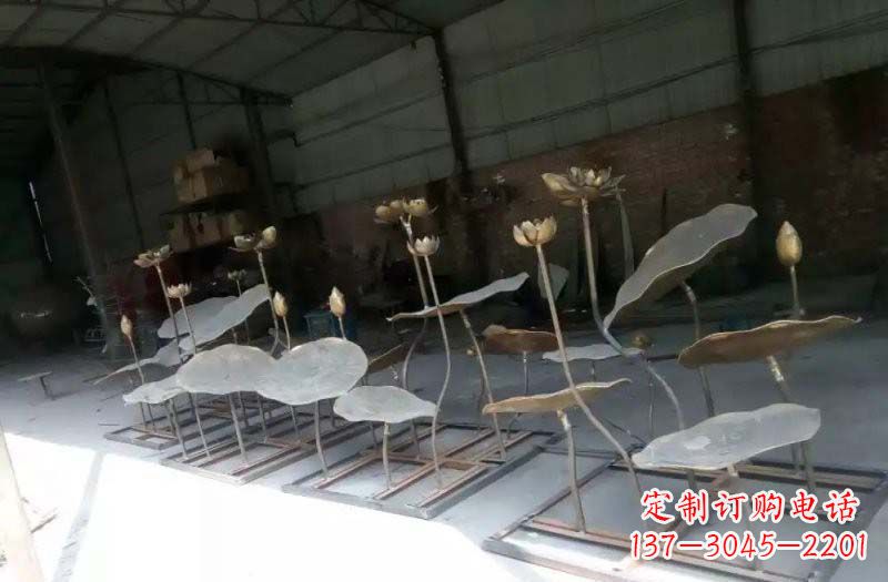 辽阳精美锻铜荷花荷叶雕塑