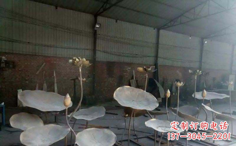 辽阳锻铜荷叶荷花广场景观雕塑