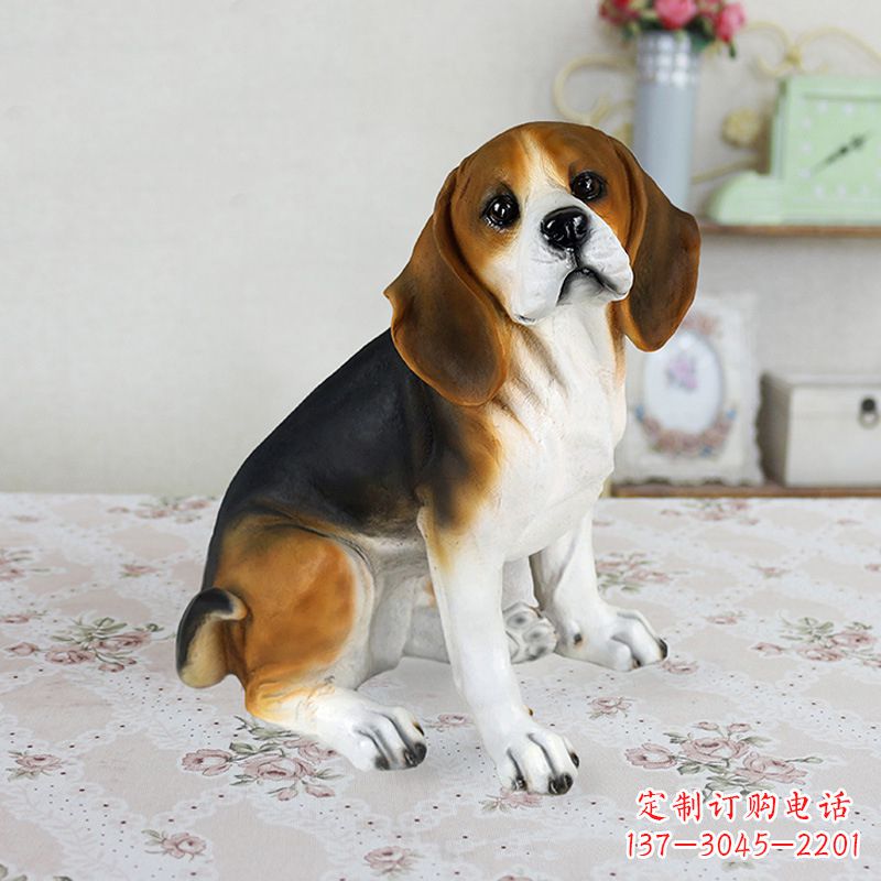 辽阳玻璃钢蹲姿仿真比格犬雕塑