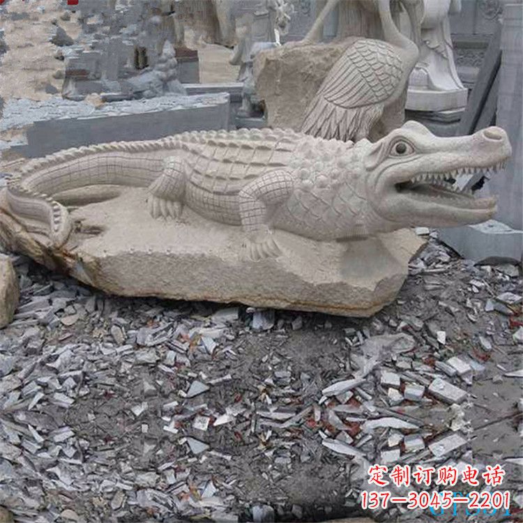 辽阳鳄鱼黄沙岩动物石雕精致装饰您的家