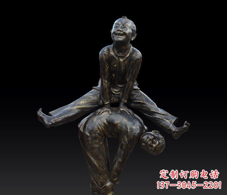 辽阳儿童跳山羊人物雕塑