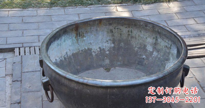 辽阳仿古纹饰铜水缸雕塑