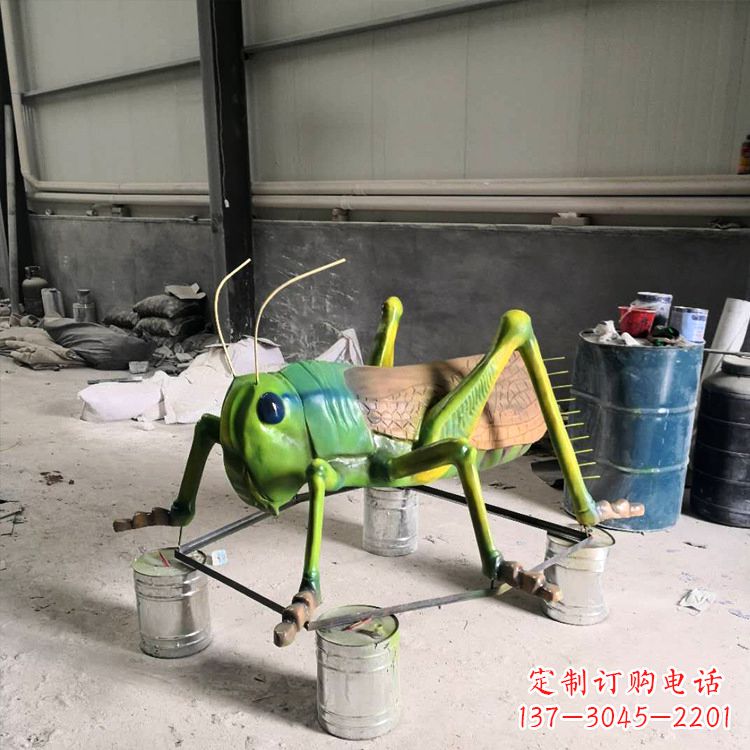 辽阳仿真蚂蚱玻璃钢蝗虫雕塑