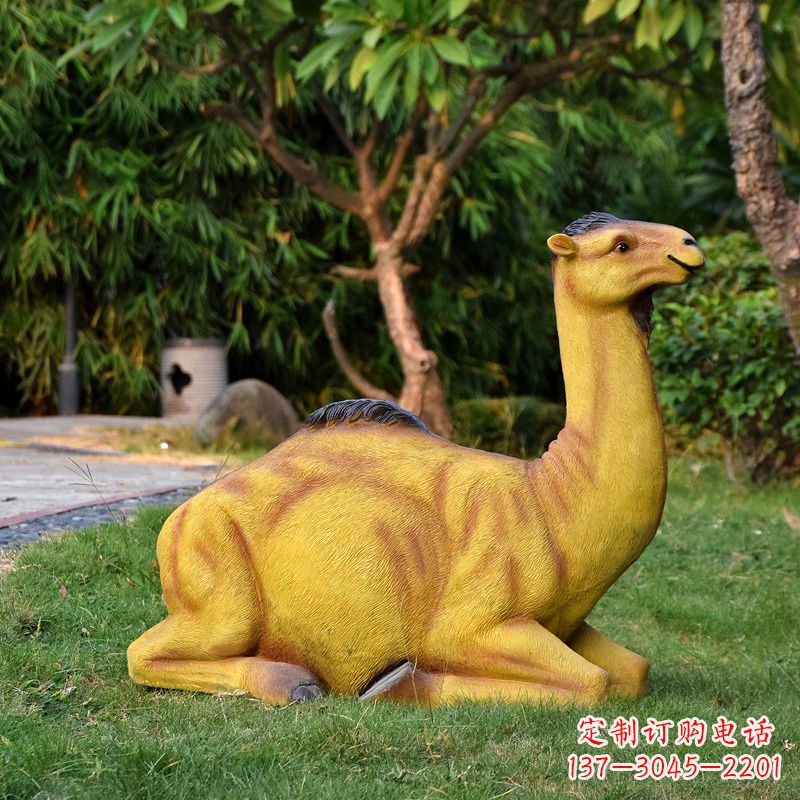 辽阳仿真爬卧的骆驼雕塑-公园草坪动物摆件